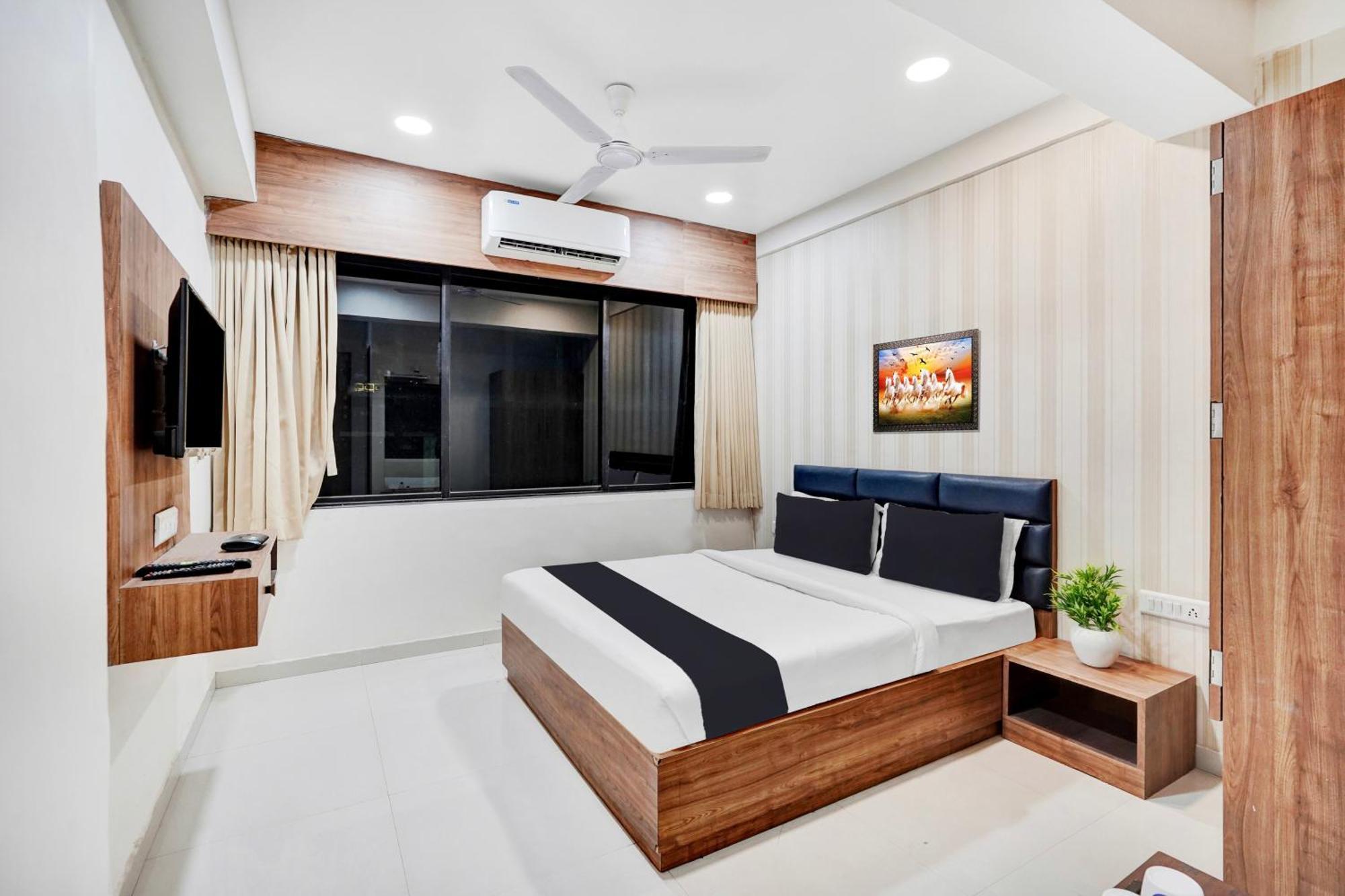 Super Collection O Kudasan Gandhinagar Formerly Hotel Royal Mansion Zewnętrze zdjęcie
